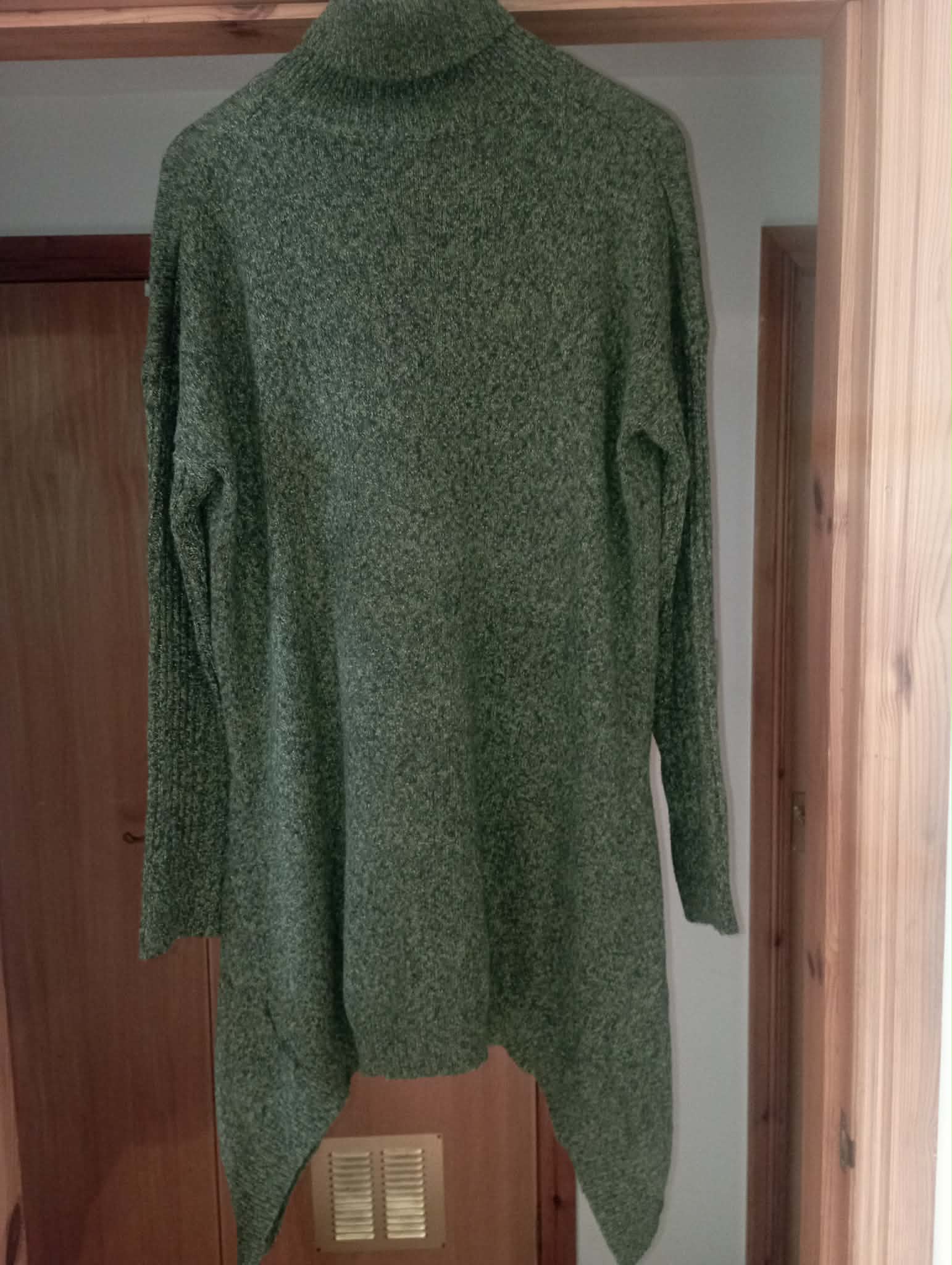 WOMEN'S LONG GREEN JUMPER