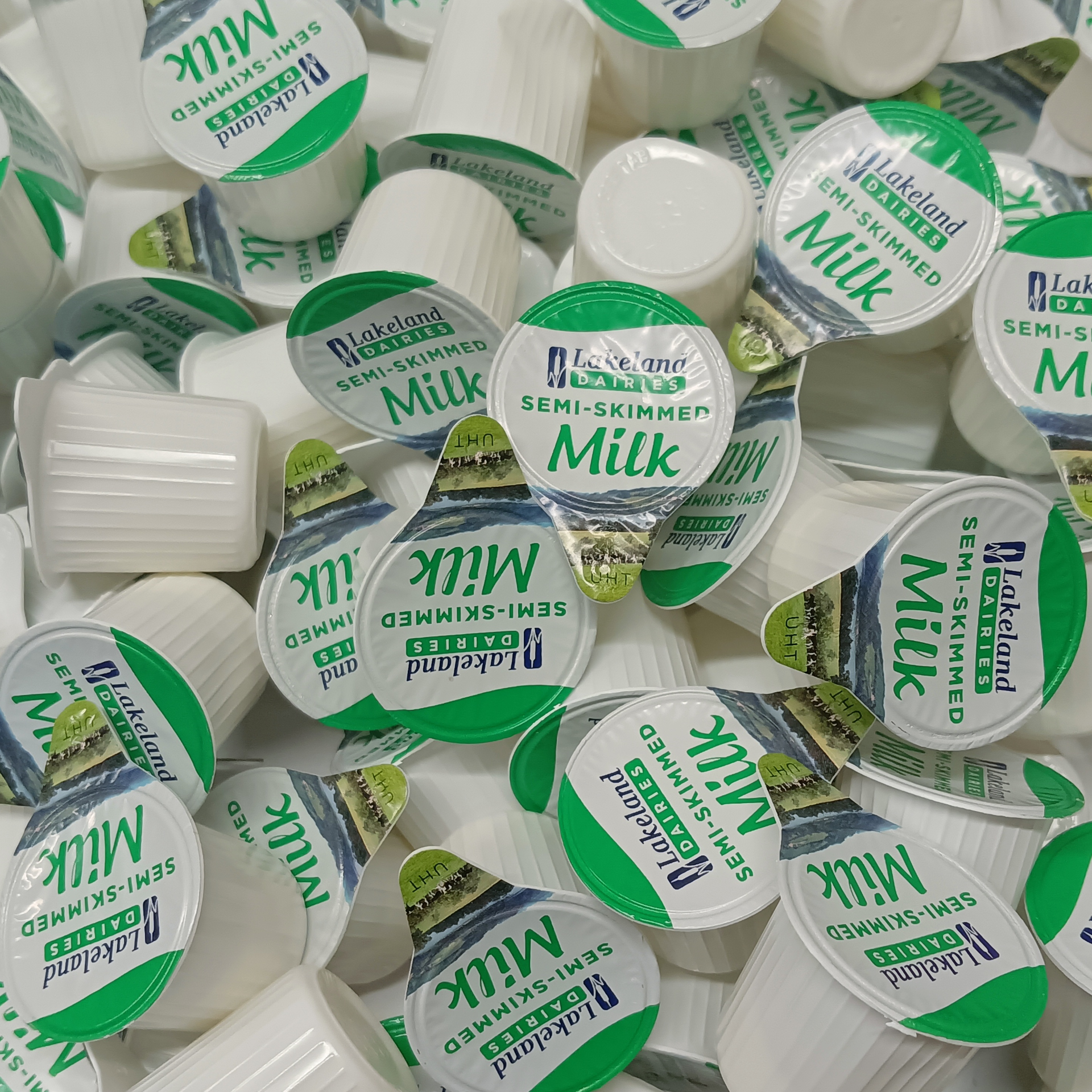 120x Semi Skimmed vs Whole Milk 12ml Pots UHT Long Life Jiggers Portion Lakeland