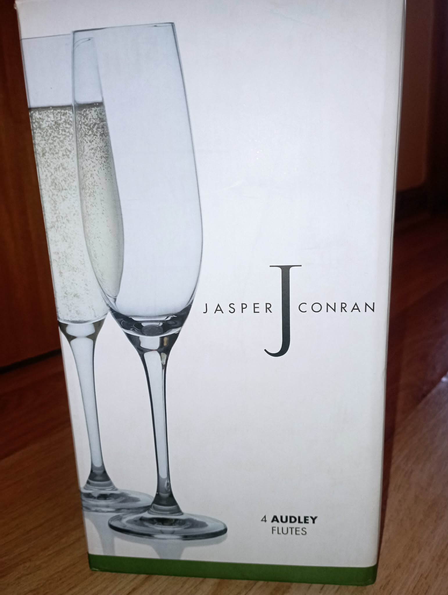 JASPER CONRAN 4 AUDLEY FLUTE GLASSES (NEW in box)