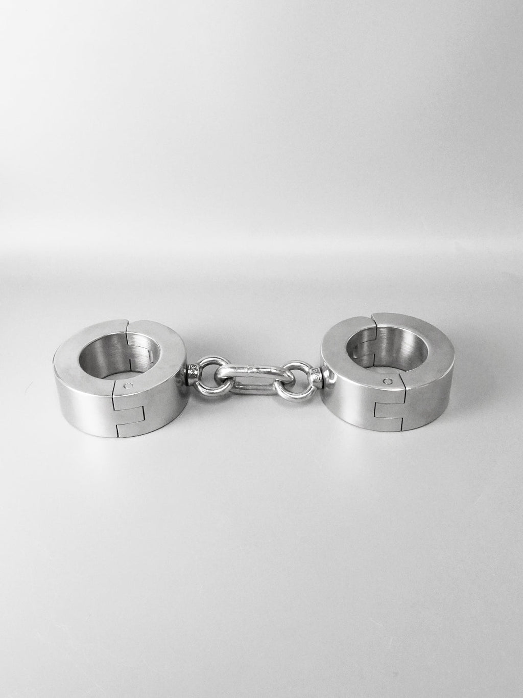 Extra Heavy Stainless Steel Restraints (Screw Locking)