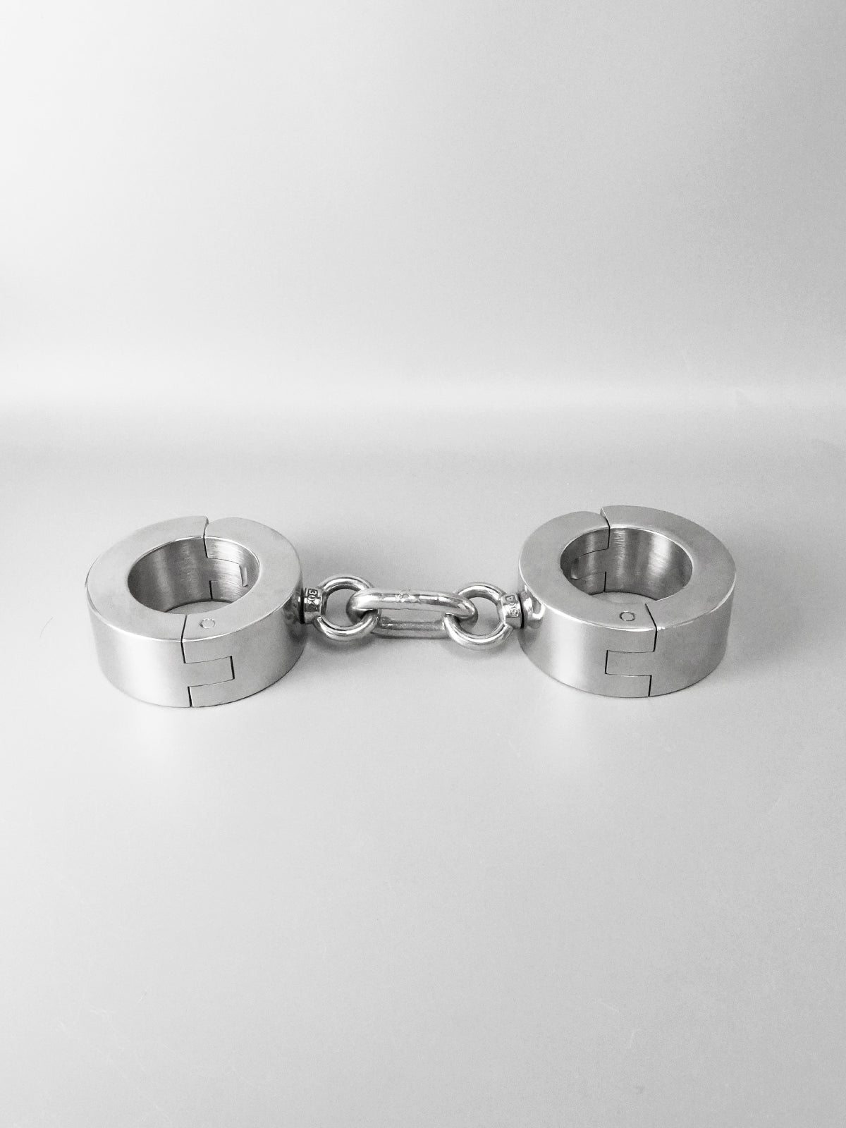Extra Heavy Stainless Steel Restraints (Screw Locking)