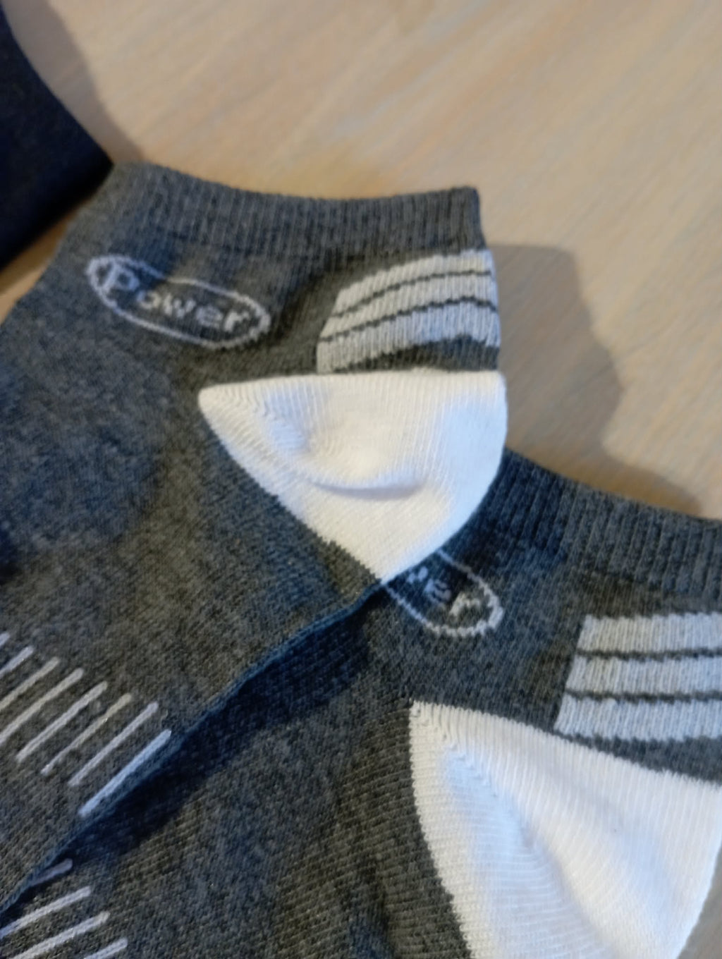 2 PAIRS OF ANKLE SOCKS