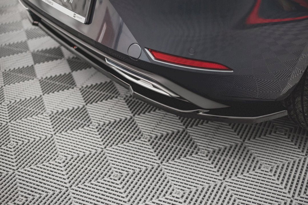 Maxton Design - CENTRAL REAR SPLITTER SEAT LEON FR HATCHBACK MK4 (2020-)