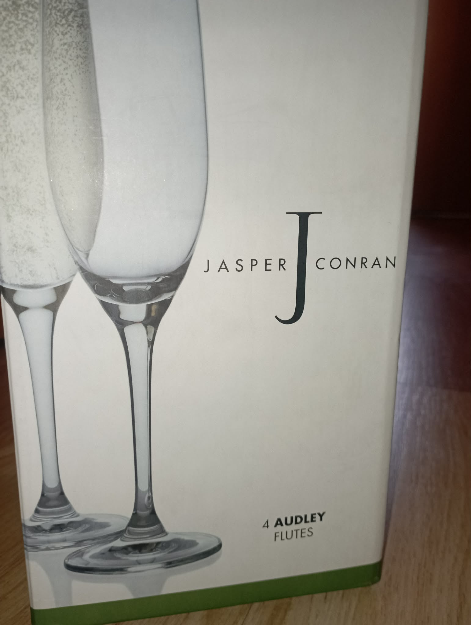 JASPER CONRAN 4 AUDLEY FLUTE GLASSES (NEW in box)
