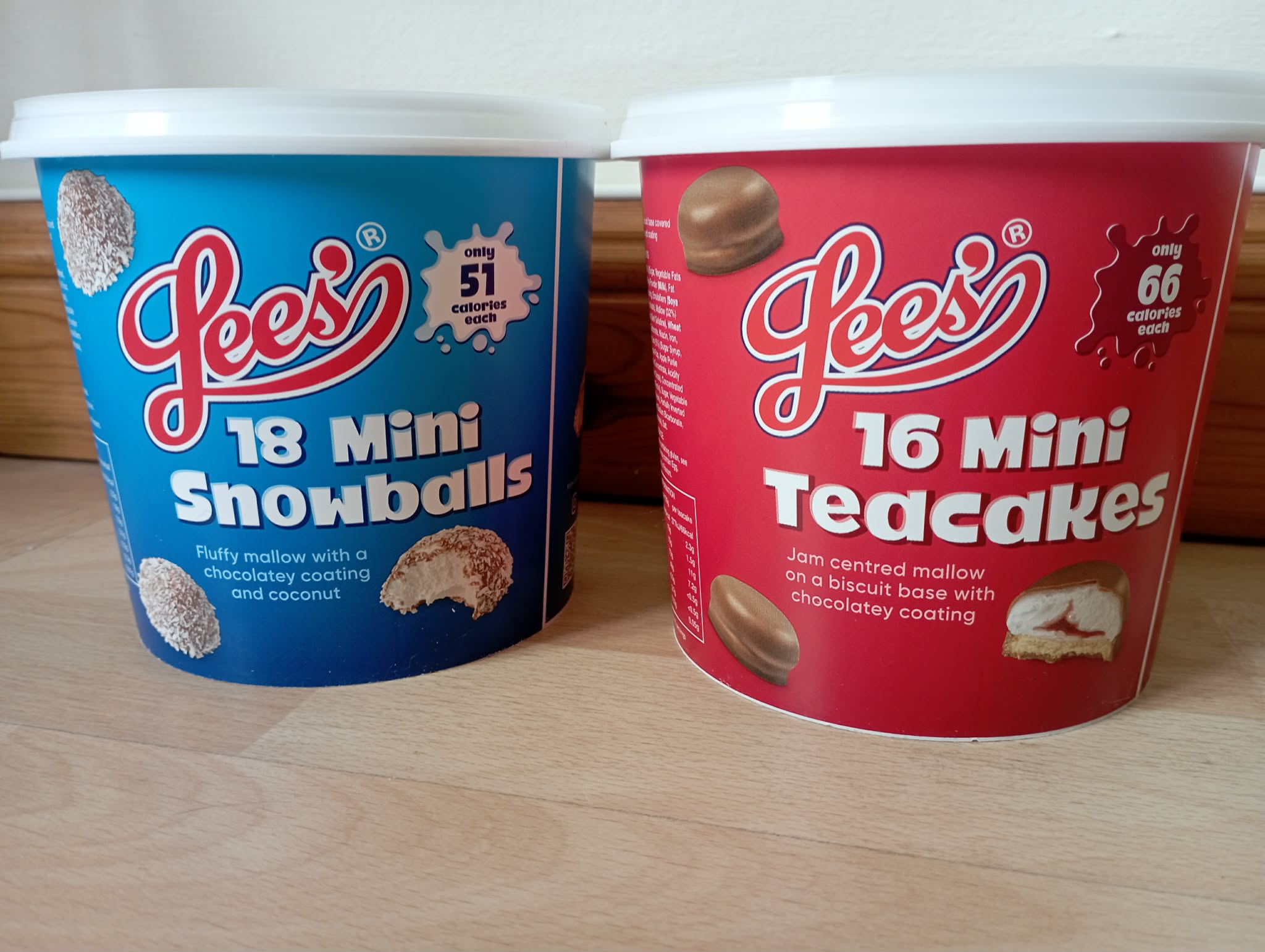 LEE'S OF SCOTLAND 18 MINI SNOWBALLS & MINI JAM FILLED TEACAKES