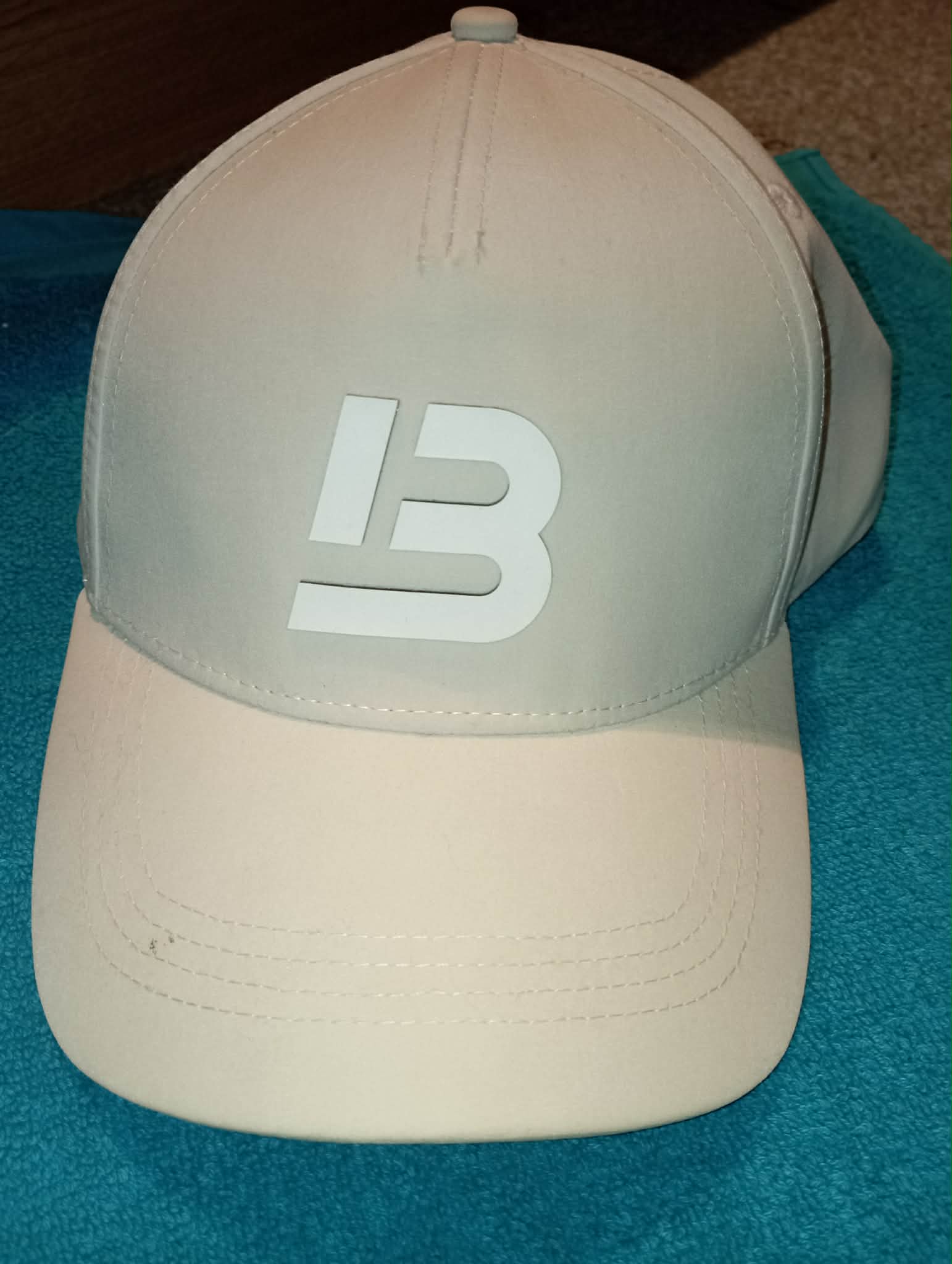 MENS BEE INSPIRED WHITE CAP