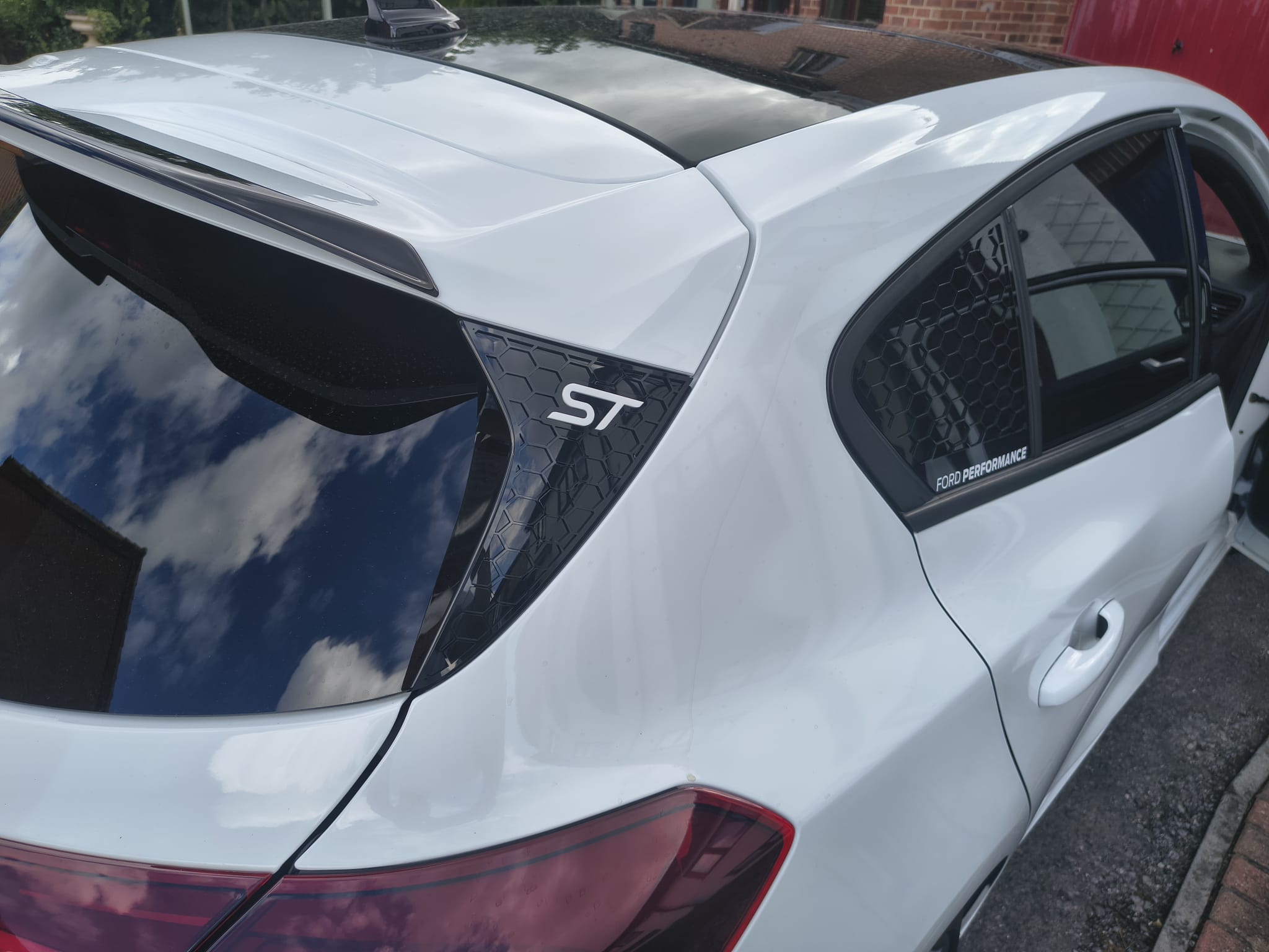 Ford Focus MK4 & MK4.5 (All Models) Rear Window Side Cover (Hex Design) - Hatchback Only