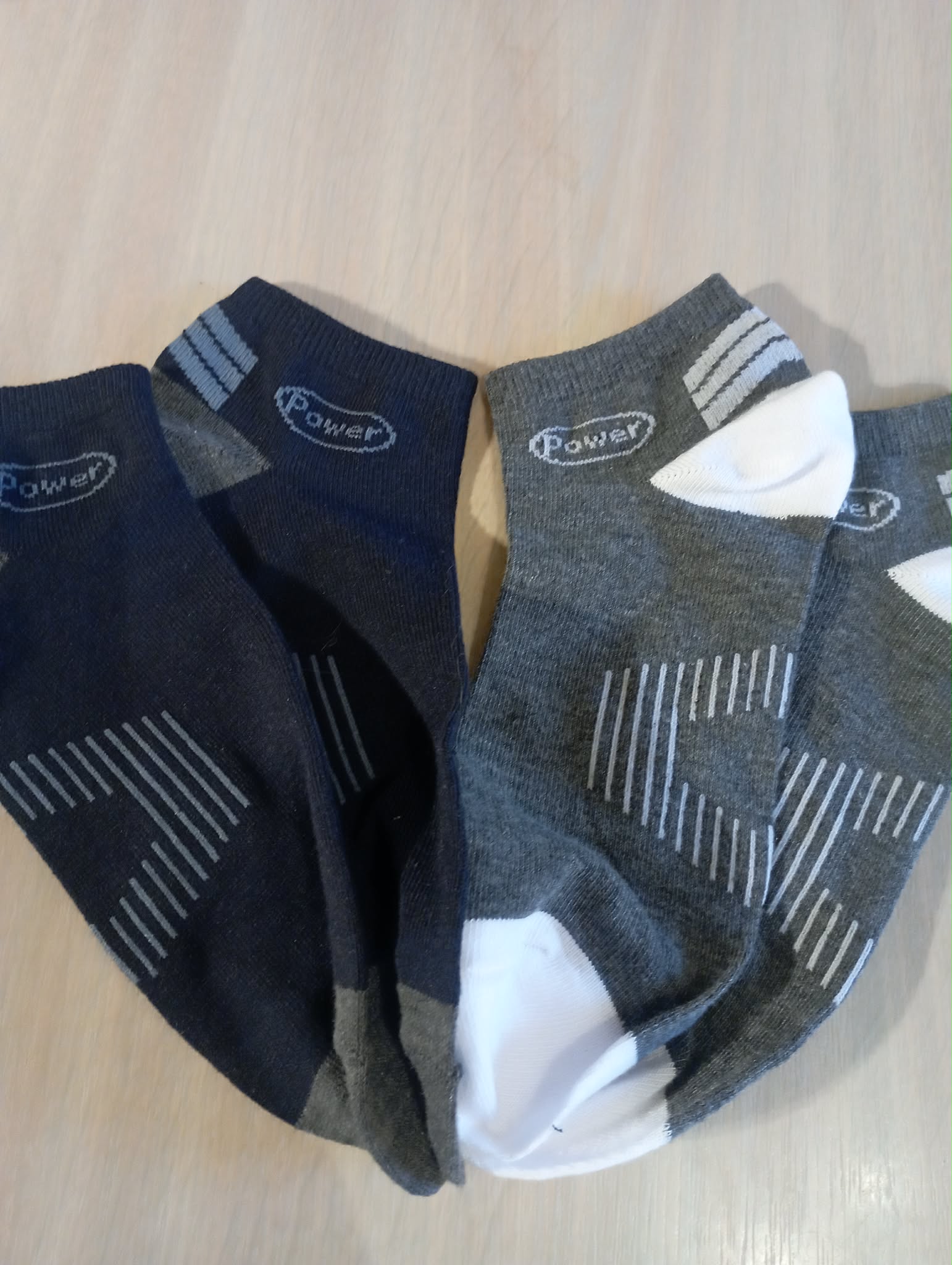 2 PAIRS OF ANKLE SOCKS