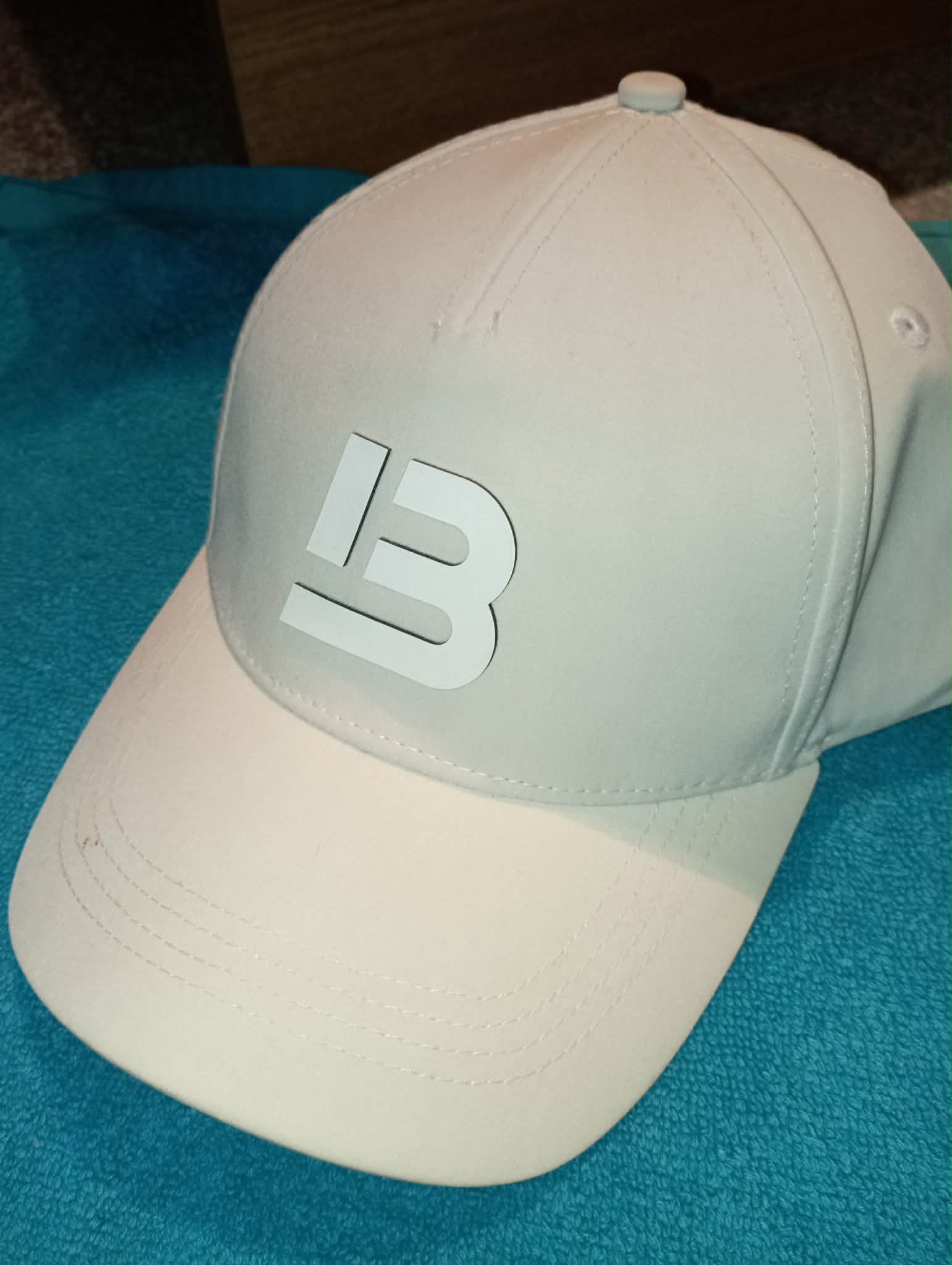 MENS BEE INSPIRED WHITE CAP