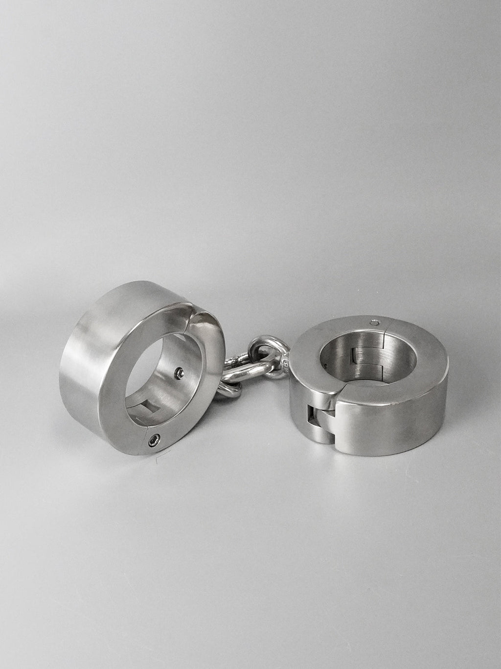 Extra Heavy Stainless Steel Restraints (Screw Locking)