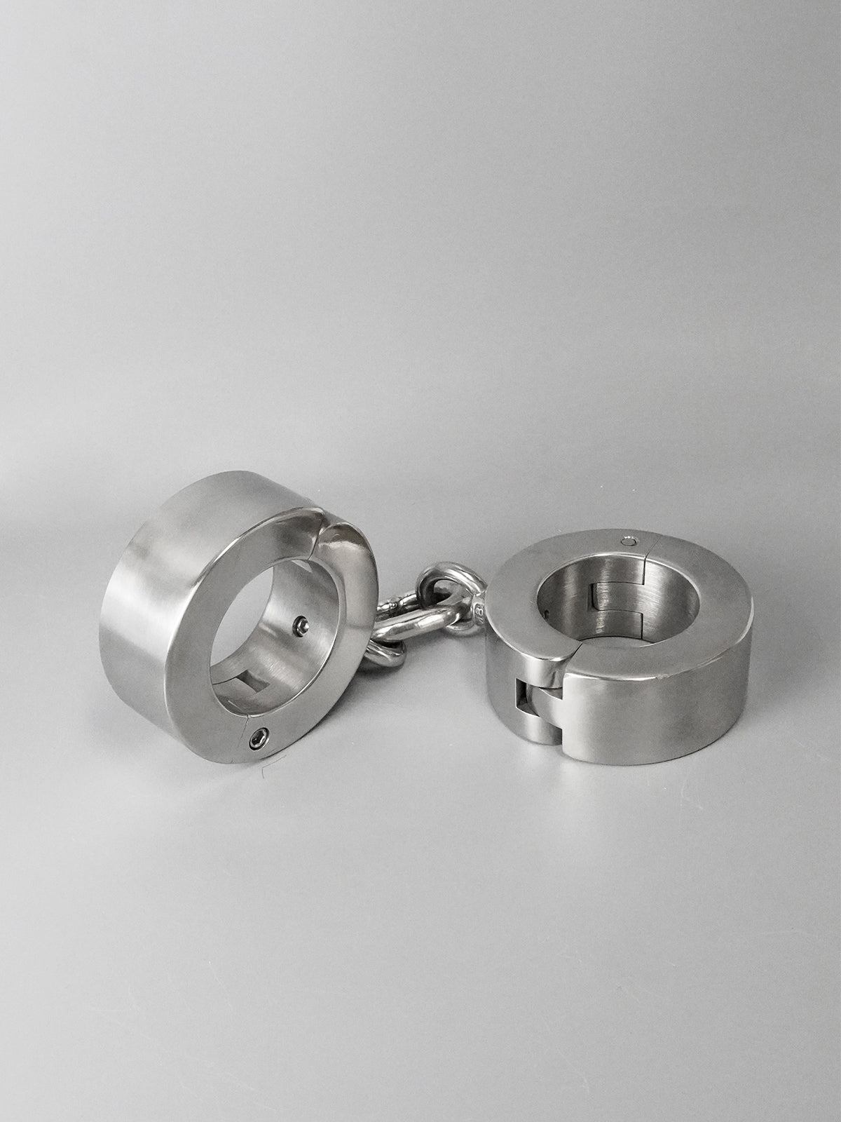 Extra Heavy Stainless Steel Restraints (Screw Locking)