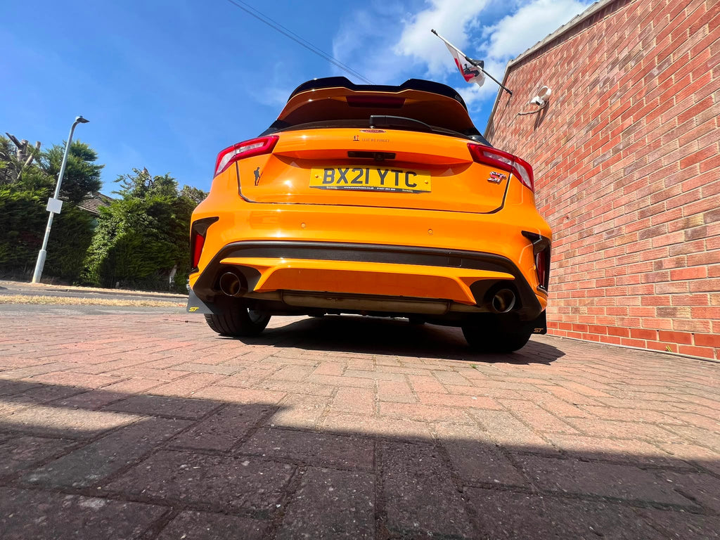 Rear Bumper Reflector Surround for MK4 / MK4.5 Focus | CEUK (Carbon Fibre Look OR Gloss Black)