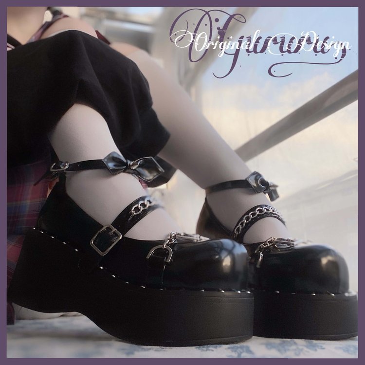 Women's Heightened Thick Bottom Chain Retro British Style Leather Shoes