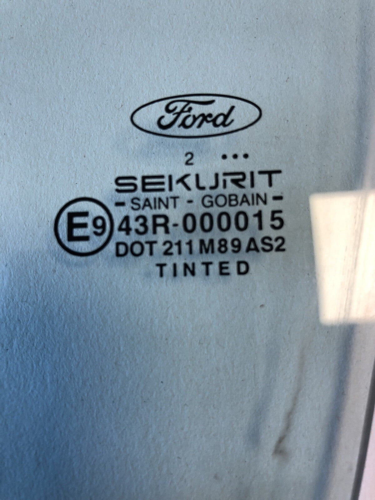 Ford Focus Mk1  Left Side Front Door Window Glass