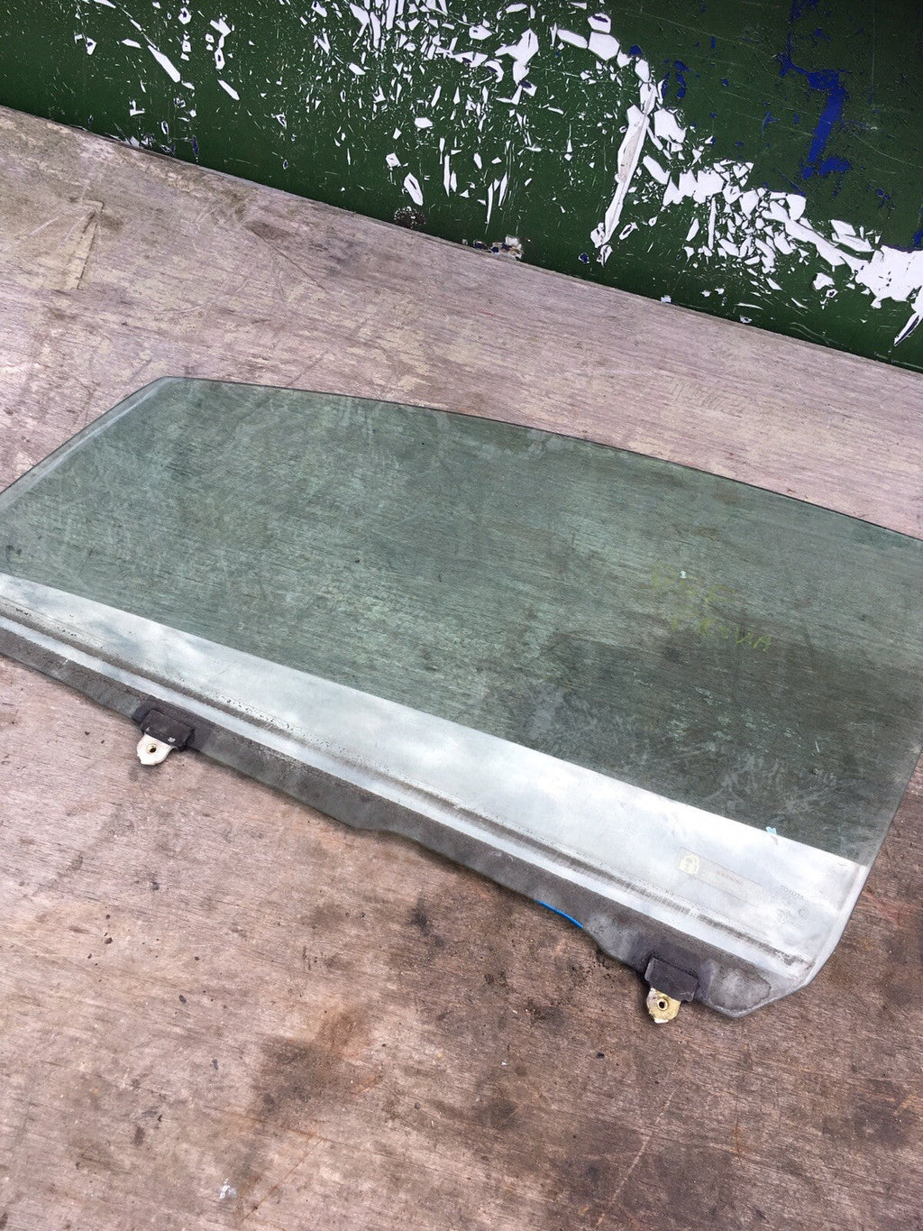 Door Window Glass Front Left for Toyota Previa 2002 05 Gen 2