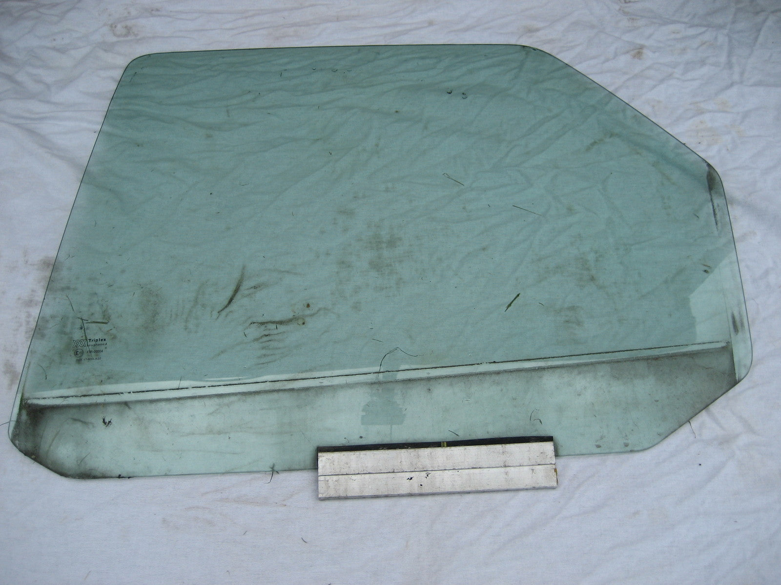 WINDOW GLASS LEFT SIDE REAR  from 1996 FORD ESCORT / ORION GHIA X SALOON