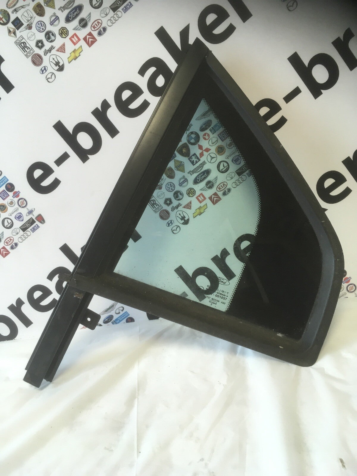 Quarter Light Window Glass Rear Left  Side From a Ford Mondeo MK3 2005