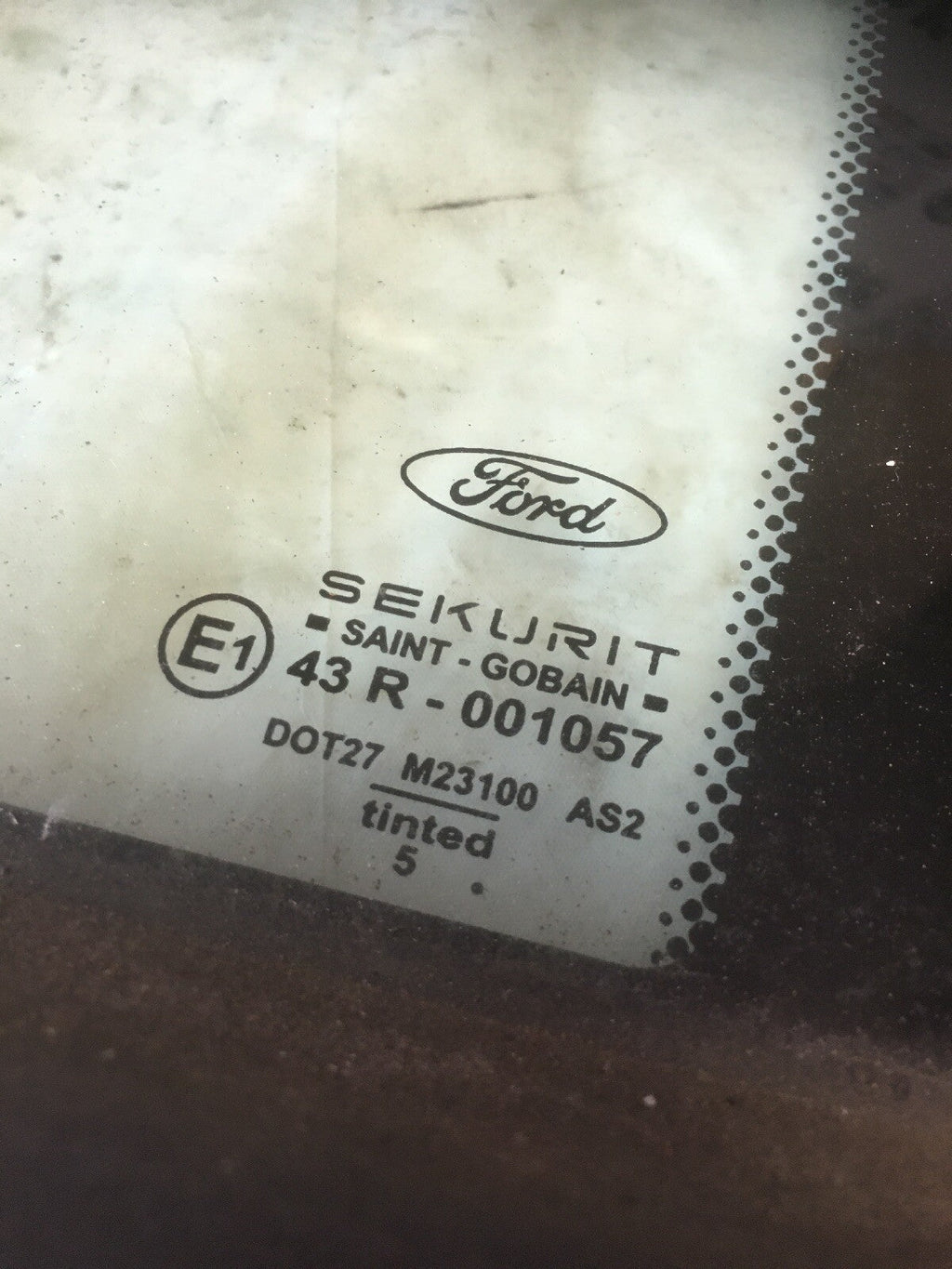 Quarter Light Window Glass Rear Left  Side From a Ford Mondeo MK3 2005