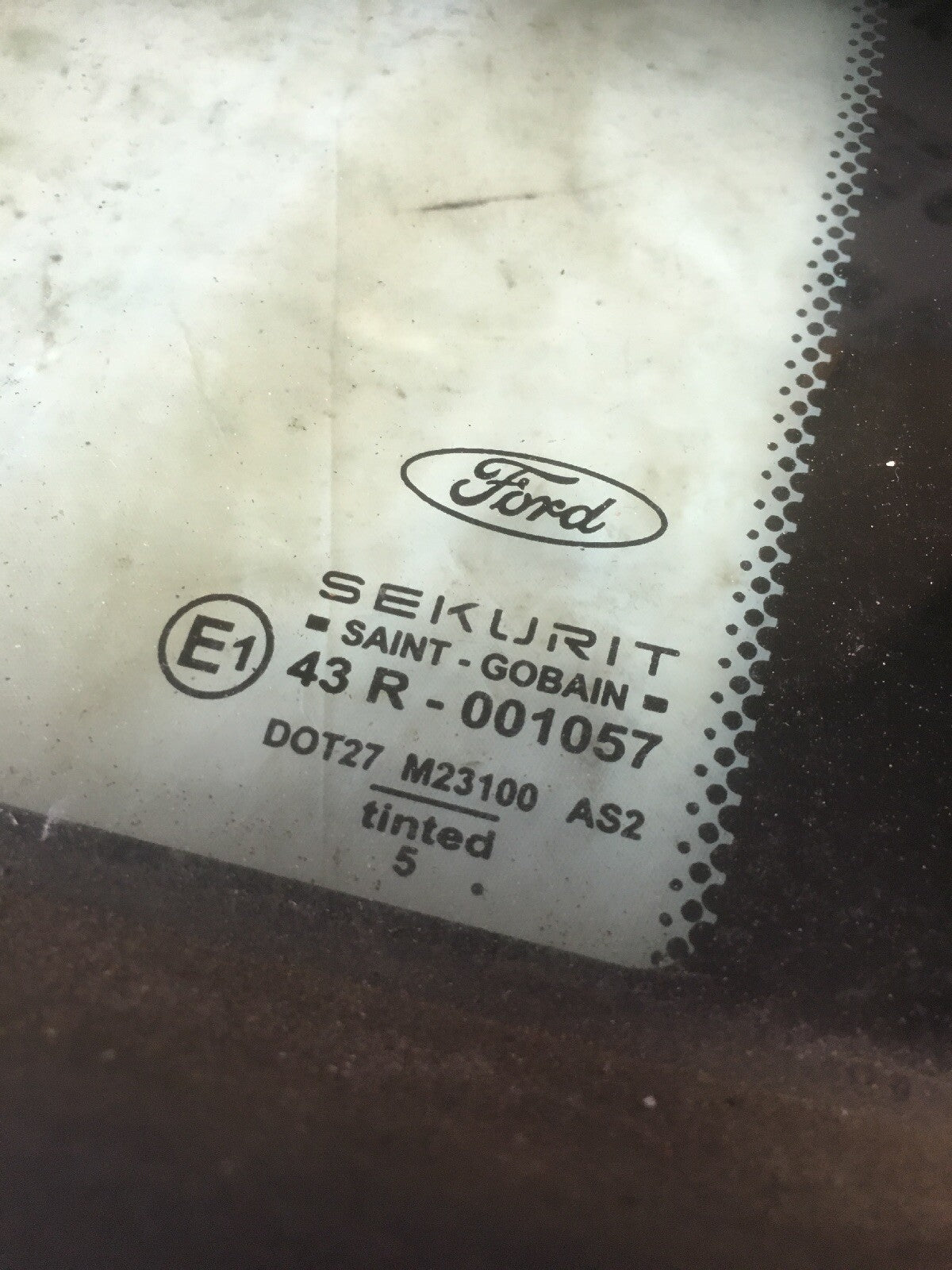Quarter Light Window Glass Rear Left  Side From a Ford Mondeo MK3 2005