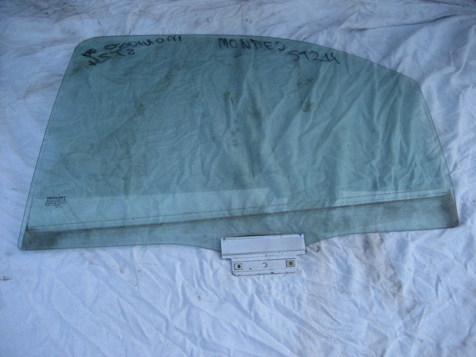 WINDOW GLASS REAR LEFT SIDE  from FORD MONDEO ST 24 2.5 V6 MK 2 1998