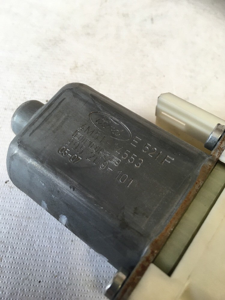 Front Door Electric Window Motor Right Side  From MK2 Ford Focus 5 Door