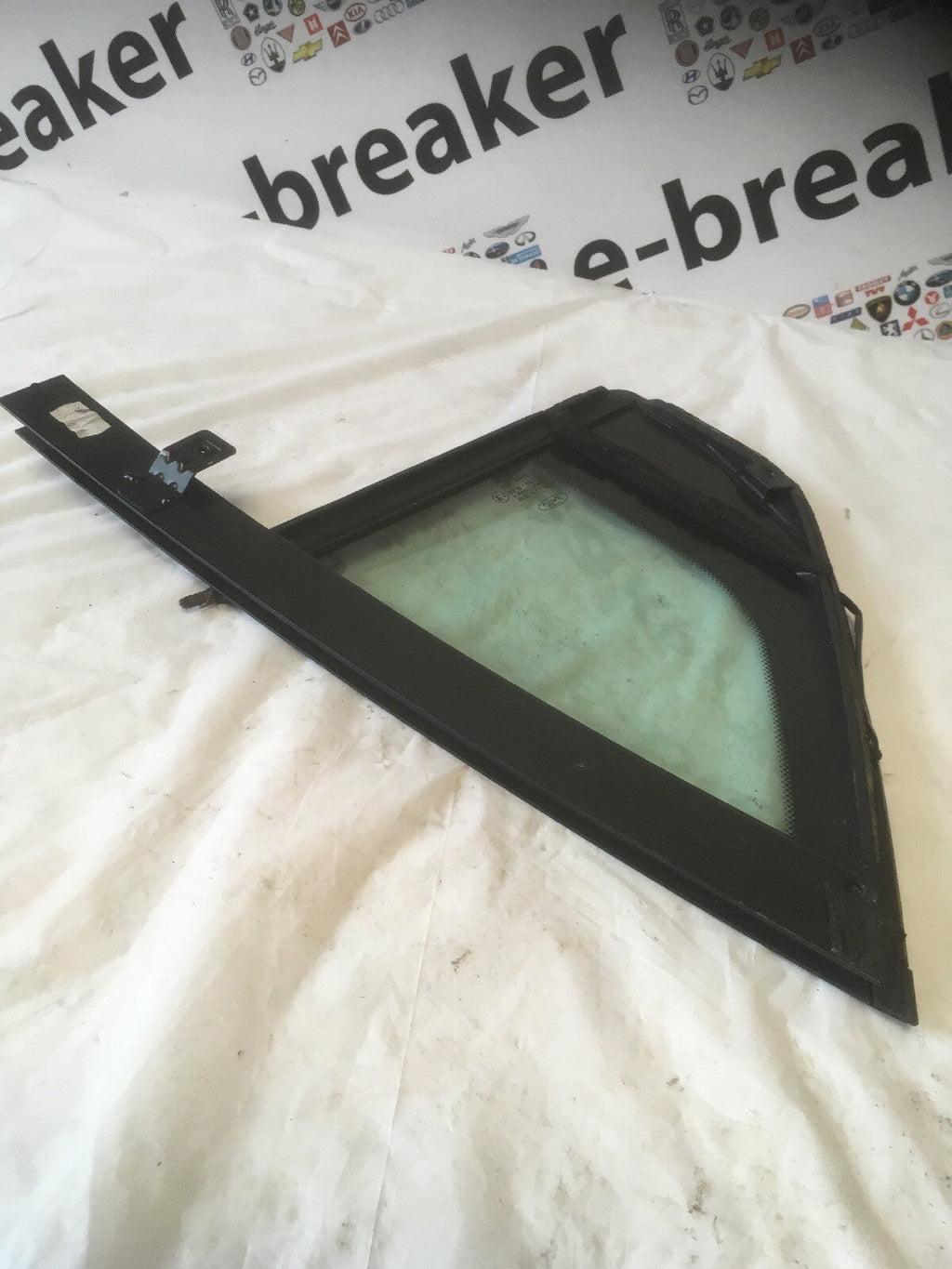 Quarter Light Window Glass Rear Left  Side From a Ford Mondeo MK3 2005