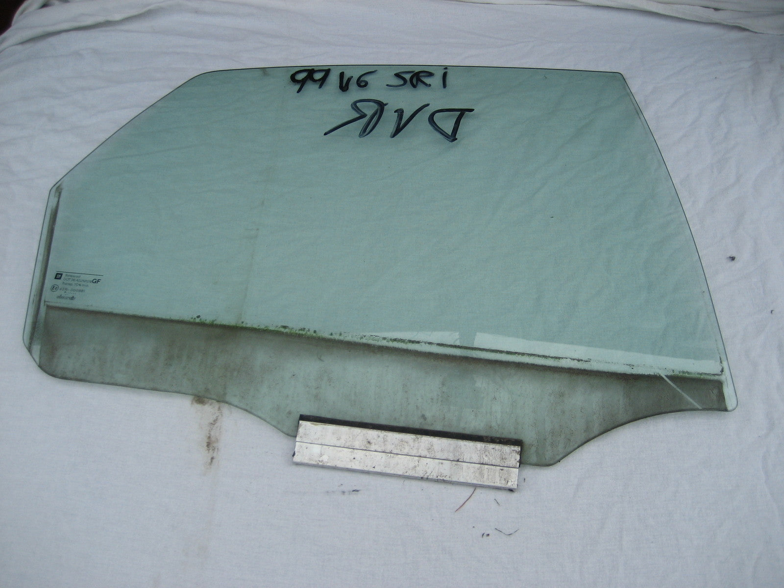 WINDOW GLASS RIGHT REAR from VAUXHALL VECTRA B SRi SALOON 1999