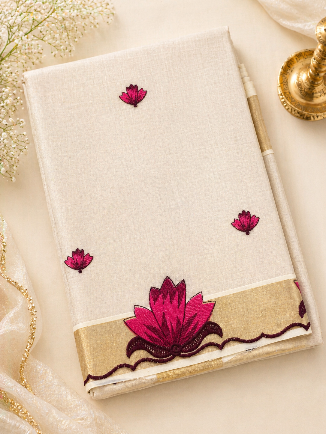 Kerala Kasavu Saree – Off-White with Floral Embroidery & Gold Border
