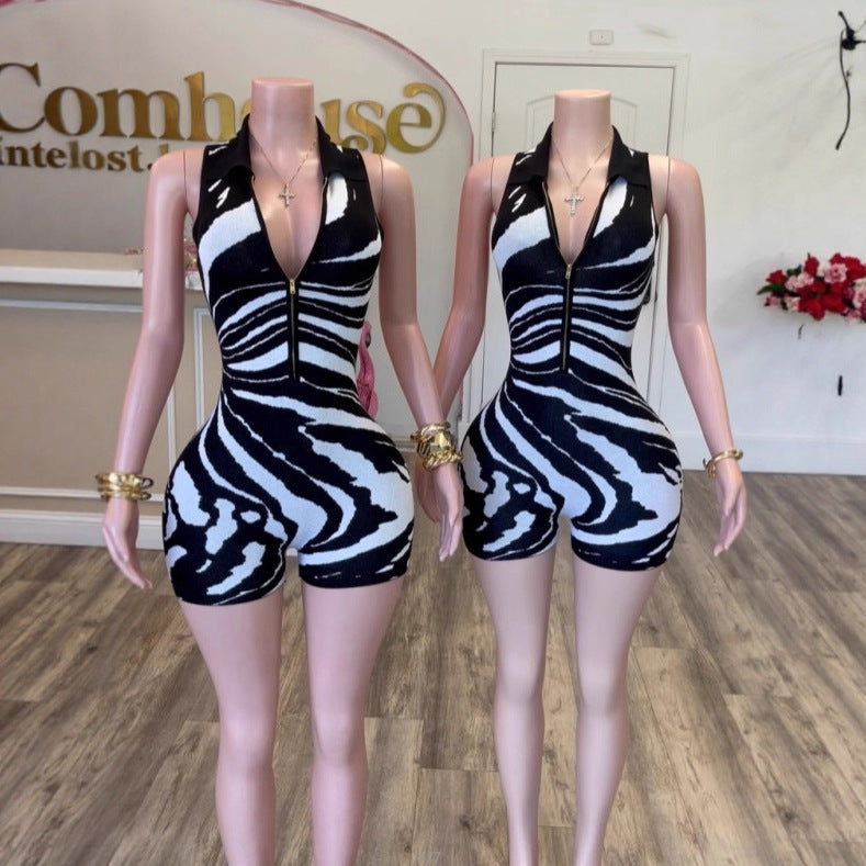 Fashionable Striped Jumpsuit With A Half-zip Front And Collar