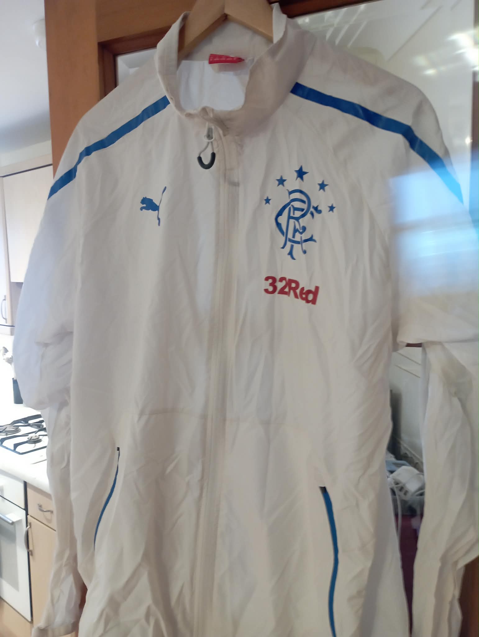RANGERS FC PUMA 32RED WHITE ZIP SHELLSUIT TOP 2014/15 (M UK)