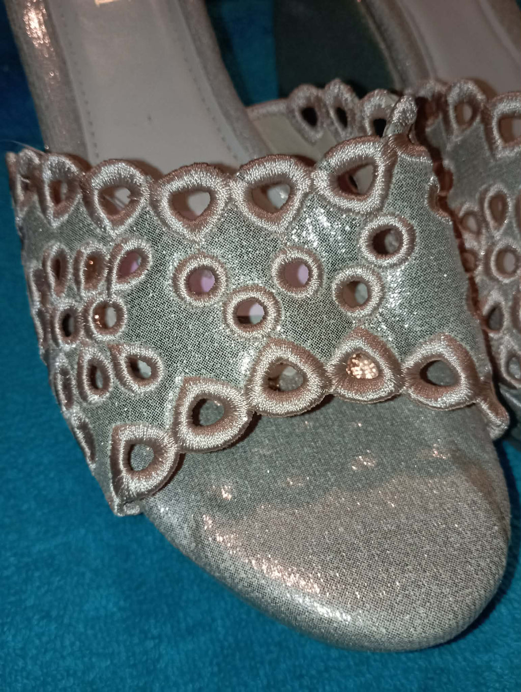 WOMEN'S NEW AJVANI SLIP ON GOLD SHINNY SHOES (5UK)