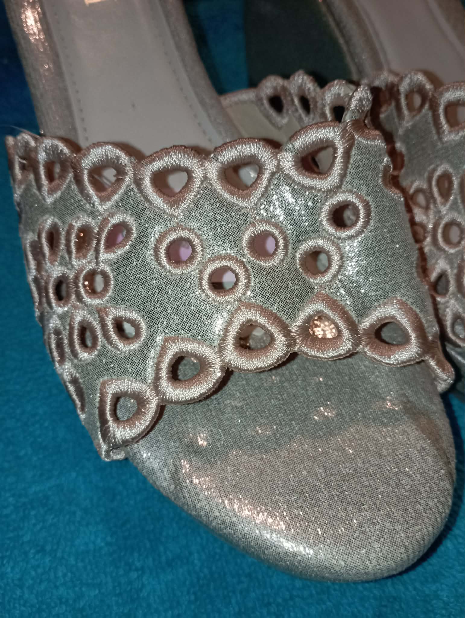 WOMEN'S NEW AJVANI SLIP ON GOLD SHINNY SHOES (5UK)