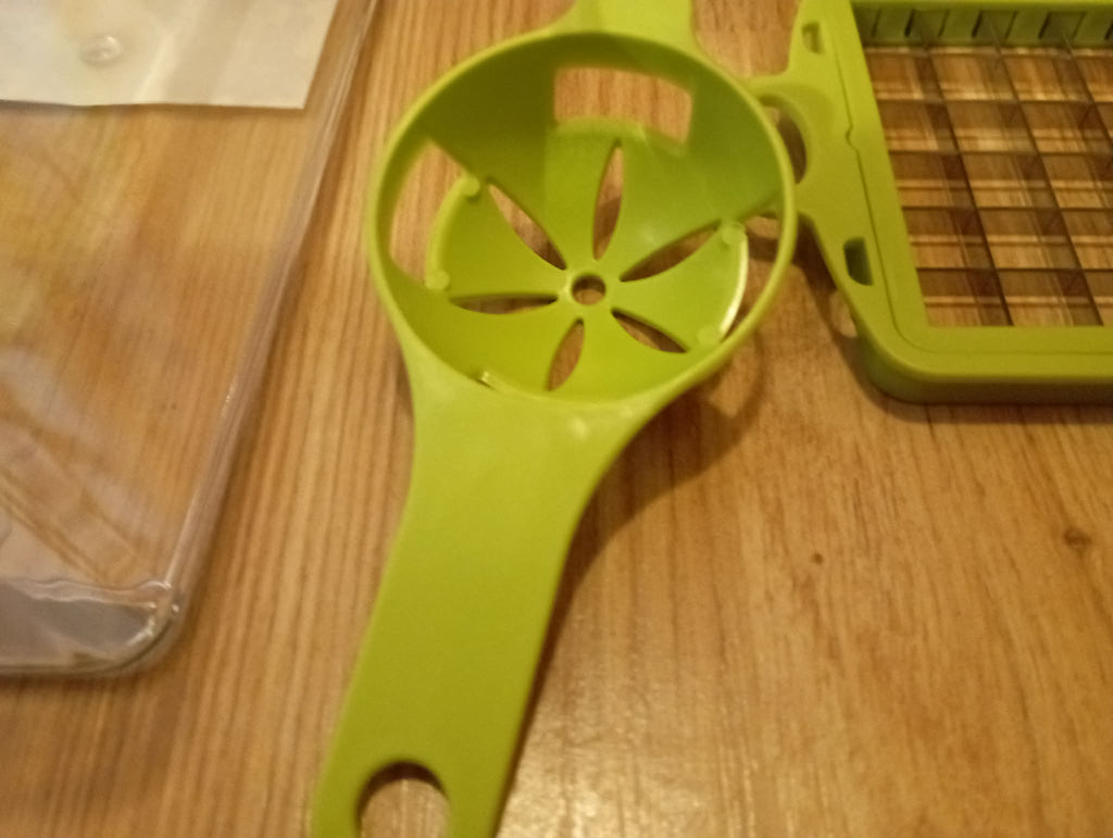 NEW 14 - in 1 Vegetable Chopper with container