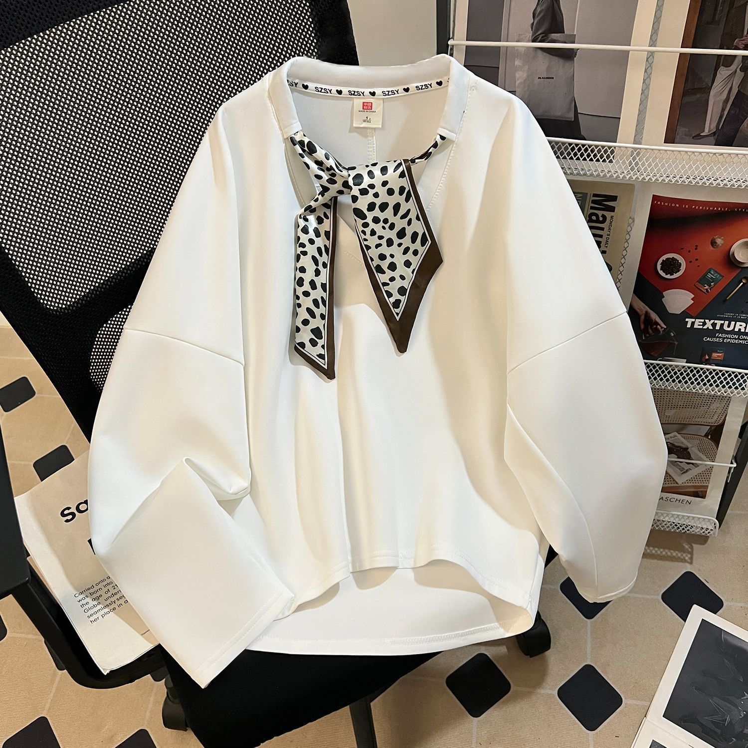 Figure-flattering American-style Vintage Silk Scarf Loose-fit Hoodie For Women
