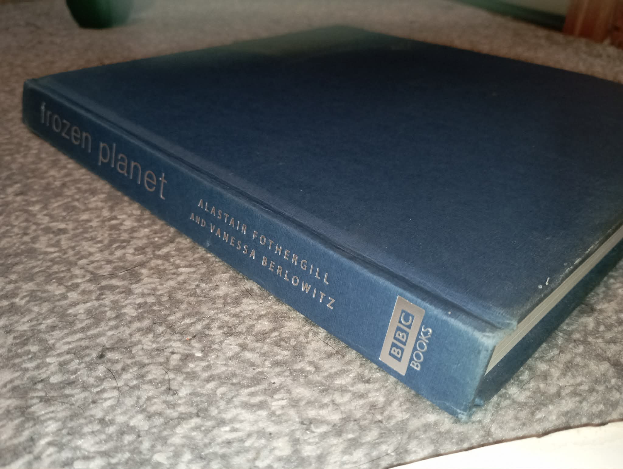 BOOK : FROZEN PLANET (ripped cover)