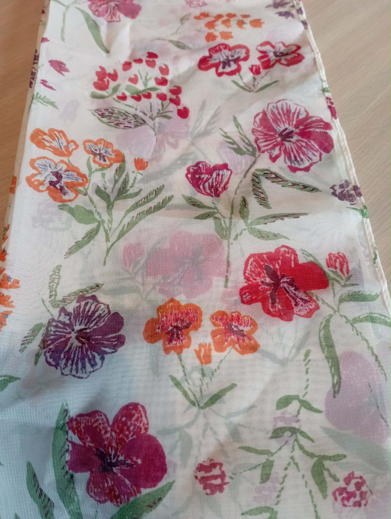 WOMEN'S AVON EMILIE FLORAL SCARF IN BAG