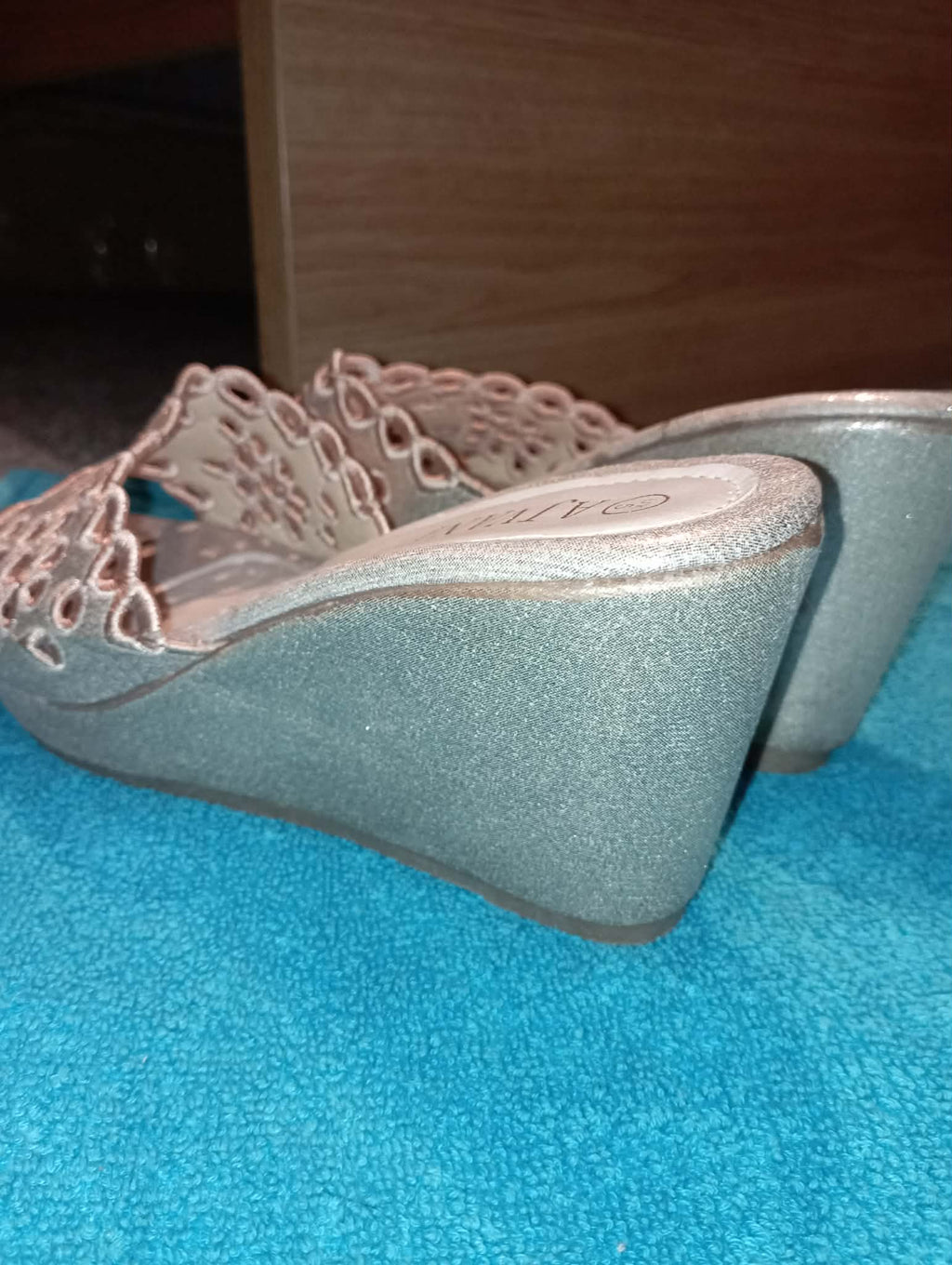 WOMEN'S NEW AJVANI SLIP ON GOLD SHINNY SHOES (5UK)