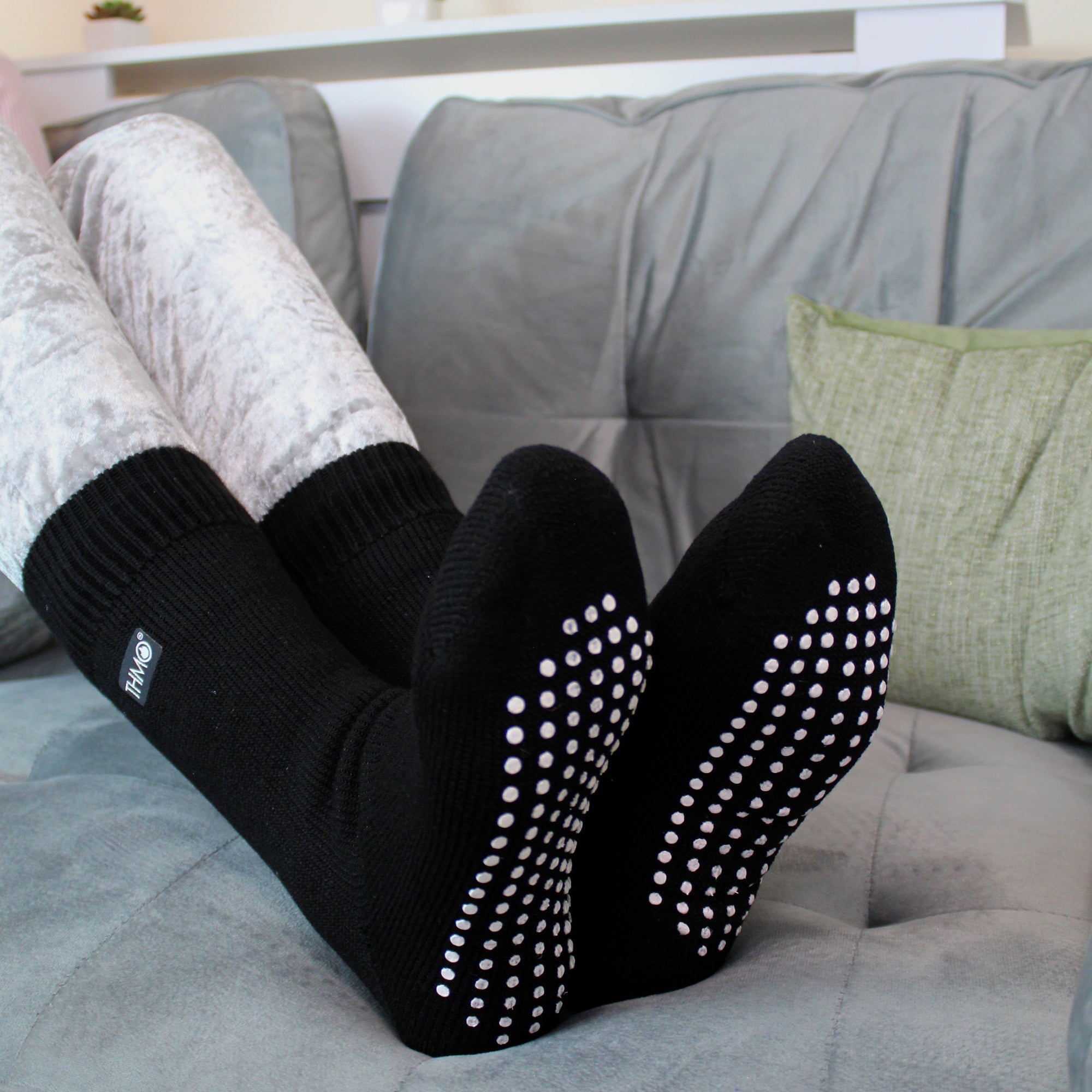 1 Pack Kids Indoor Thermal Slipper Socks with Grips (3 Sizes)