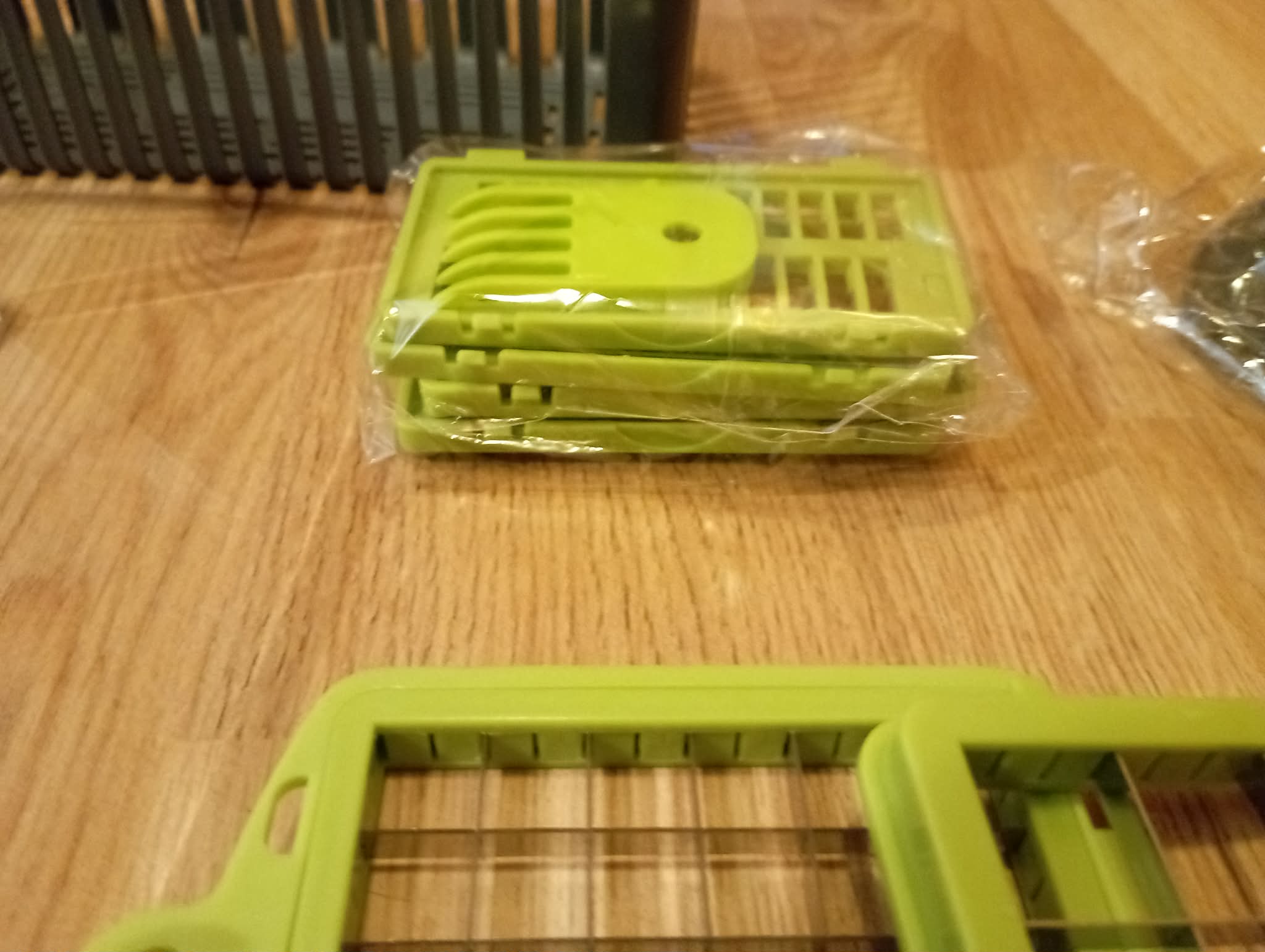 NEW 14 - in 1 Vegetable Chopper with container