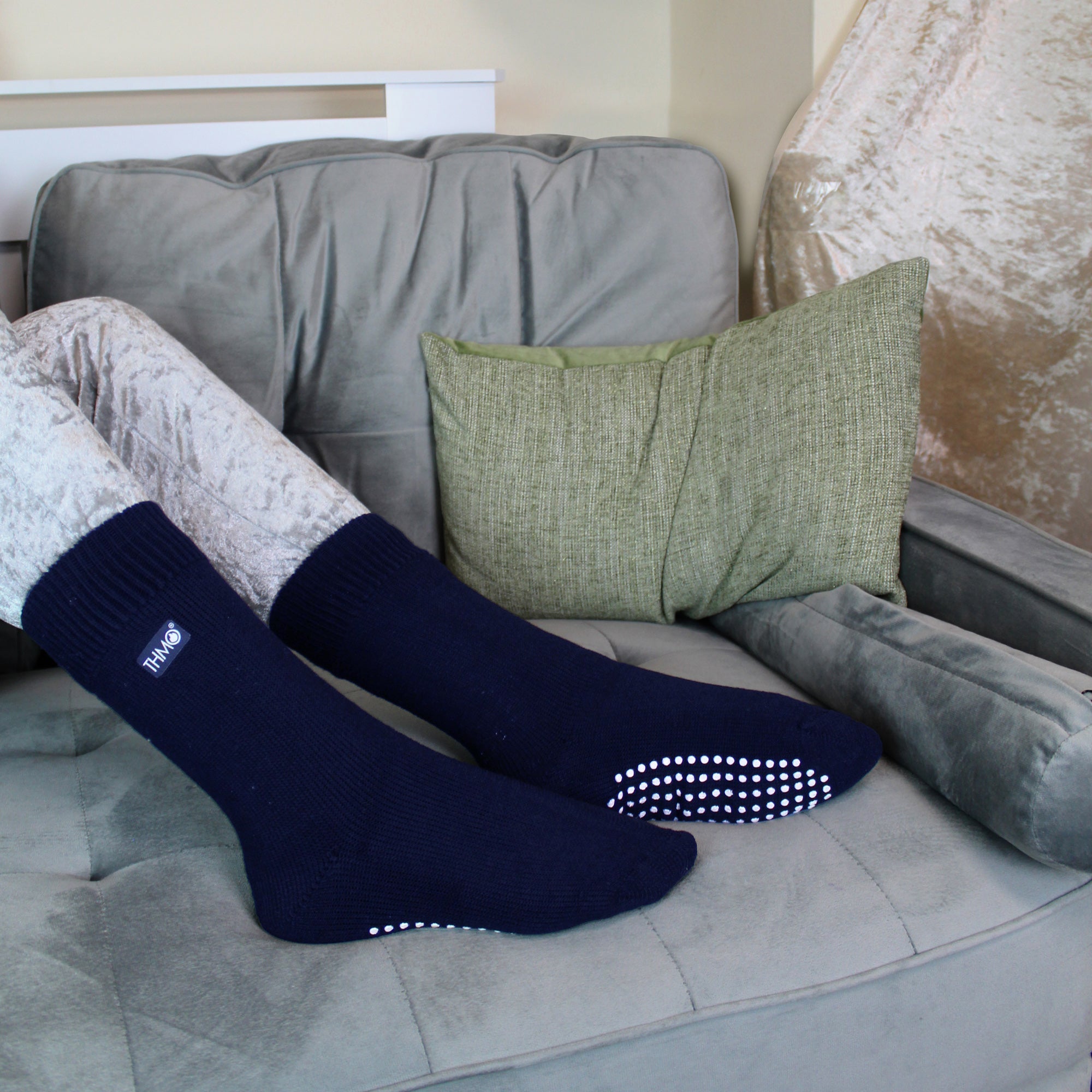 1 Pack Kids Indoor Thermal Slipper Socks with Grips (3 Sizes)