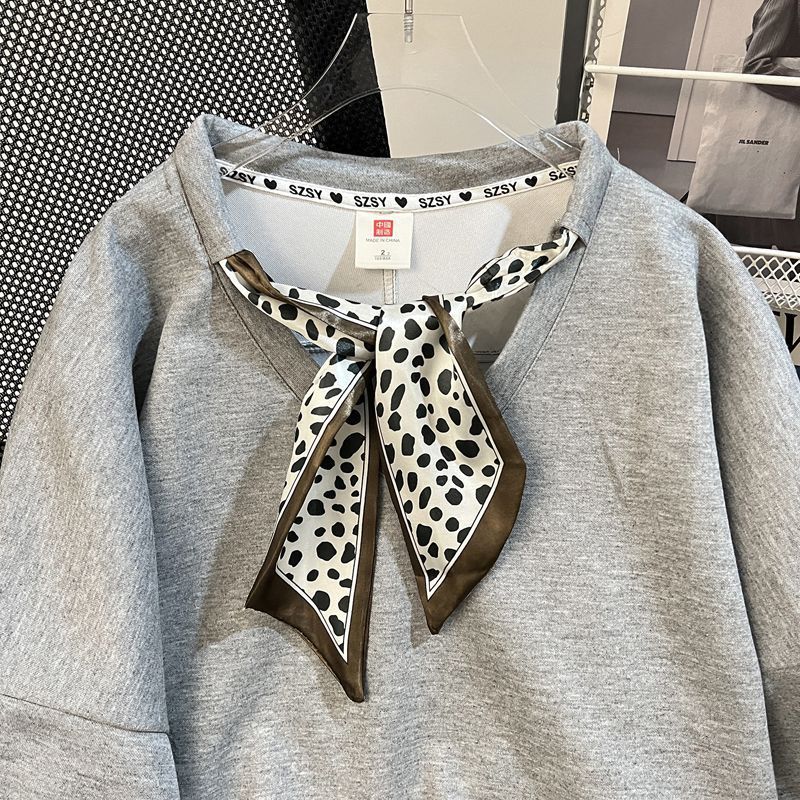 Figure-flattering American-style Vintage Silk Scarf Loose-fit Hoodie For Women