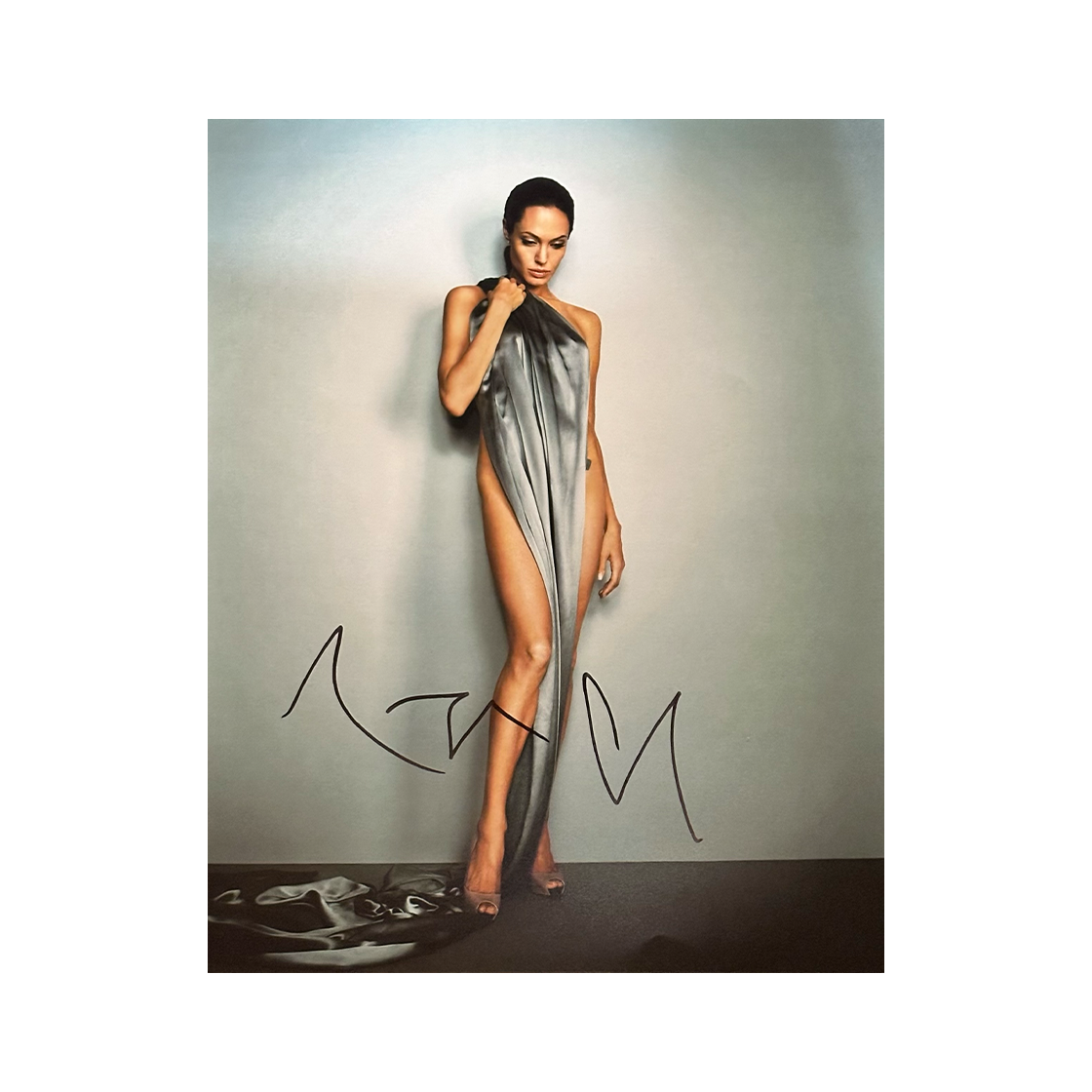 Angelina Jolie Signed 10x8 Image (ACOA)