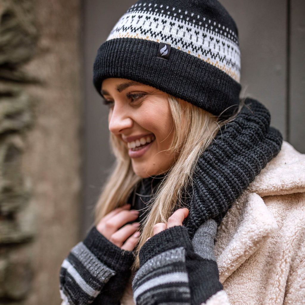 Ladies Knitted Beanie Bobble Hat with Small Pom Pom