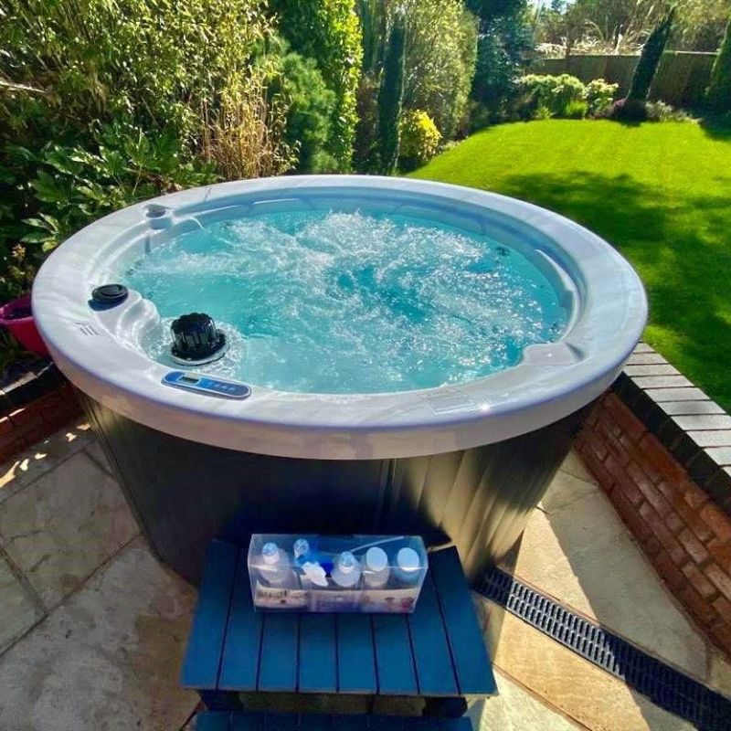 H2O 1000 Series Plug & Play Round Hot Tub – 5 Seater
