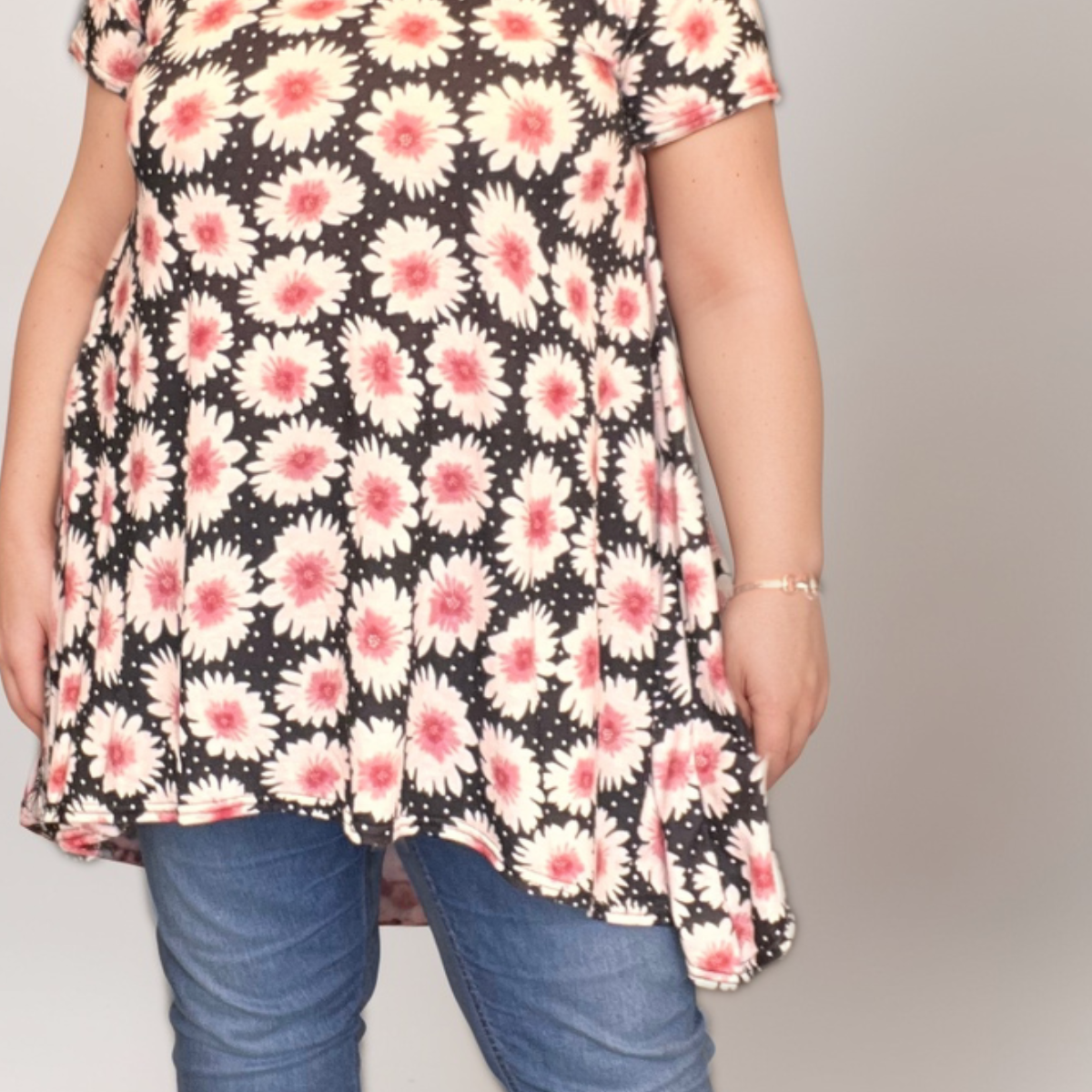 Daisy Print Swing Top with Hanky Hem