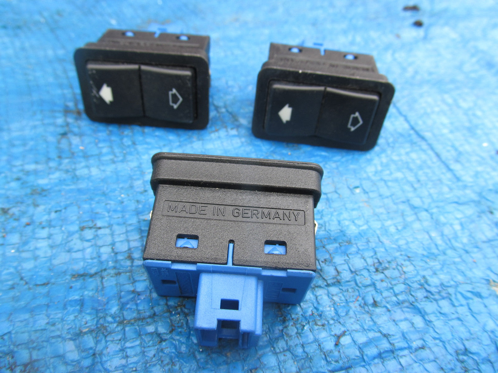 8368932 ELECTRIC WINDOW SWITCH BUTTON from E39 BMW 523i SE 1997 e38