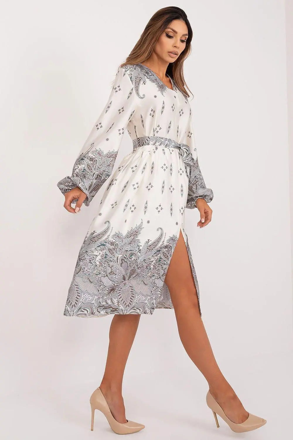 Lakerta cocktail dress with an elegant expression, ideal for many occasions