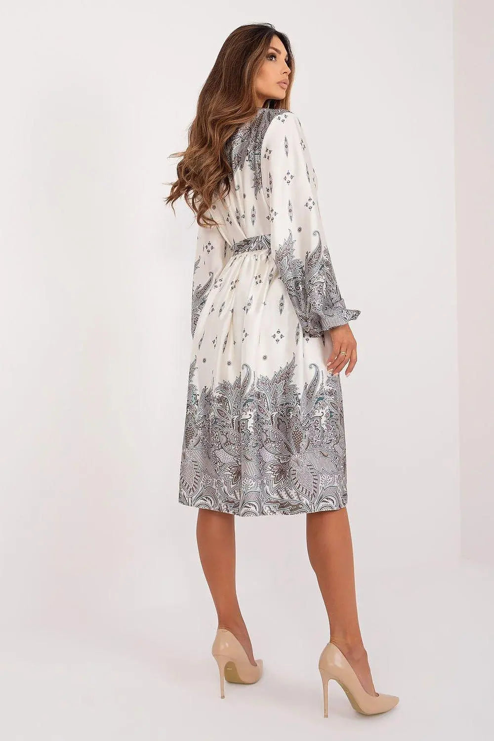 Lakerta cocktail dress with an elegant expression, ideal for many occasions