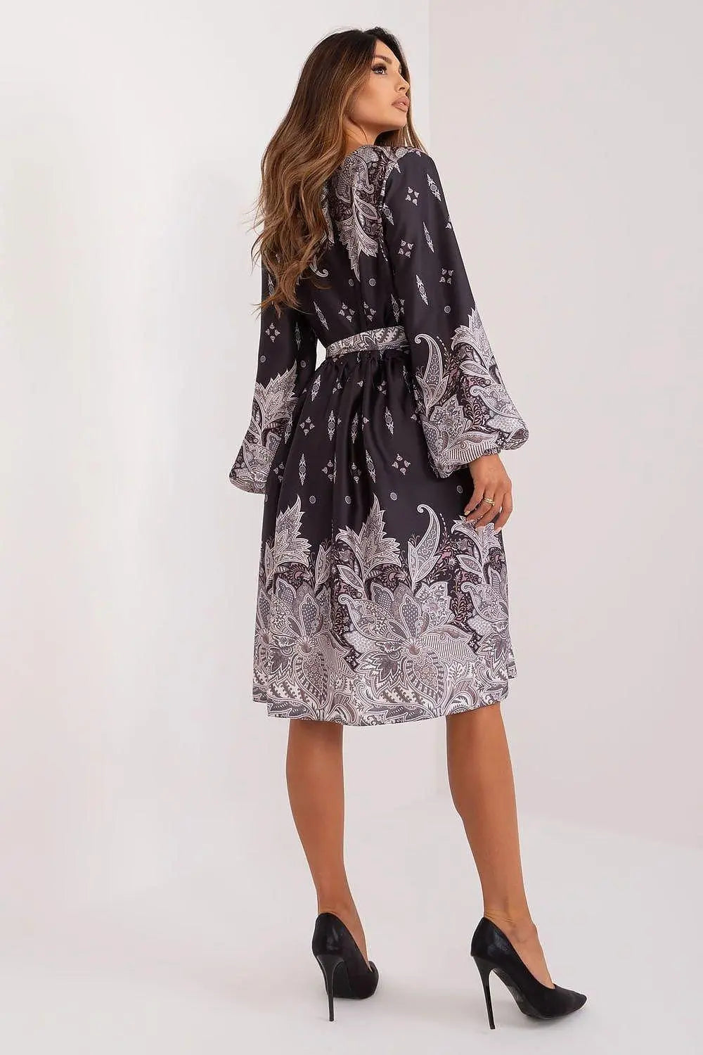 Lakerta cocktail dress with an elegant expression, ideal for many occasions