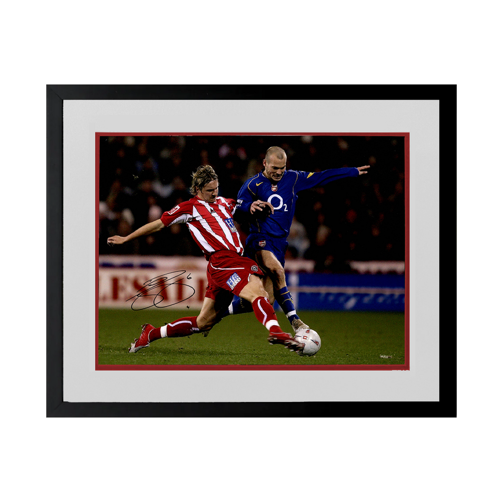 Phil Jagielka Signed Sheffield United 16x12 Image Deluxe Mount Frame